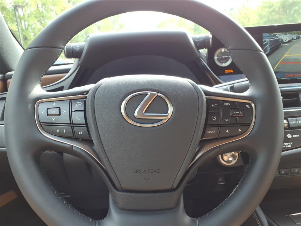 new 2025 Lexus ES 300h car, priced at $51,024