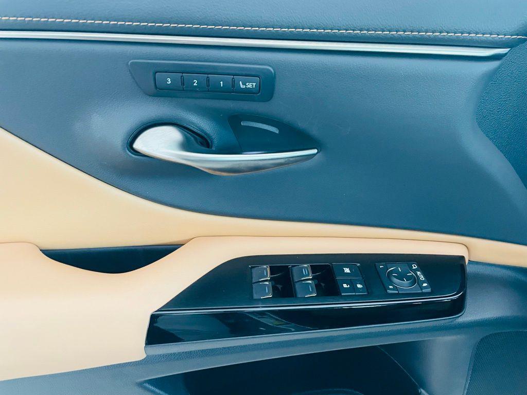 used 2023 Lexus ES 350 car, priced at $42,888