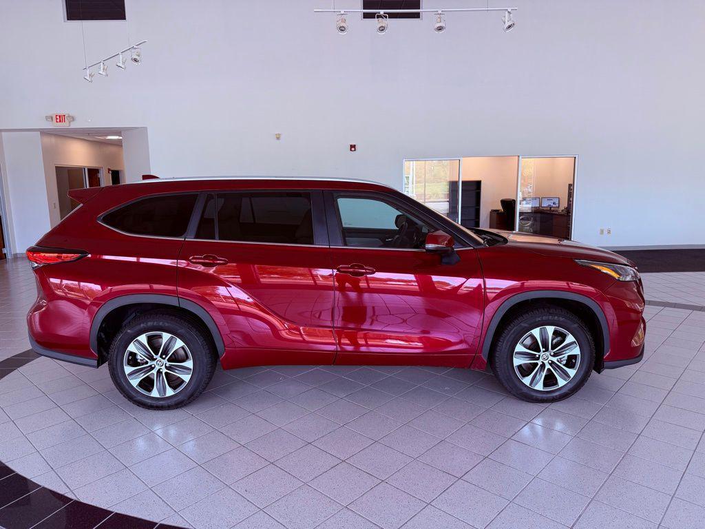 used 2023 Toyota Highlander car, priced at $36,388