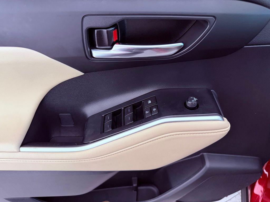 used 2023 Toyota Highlander car, priced at $36,388