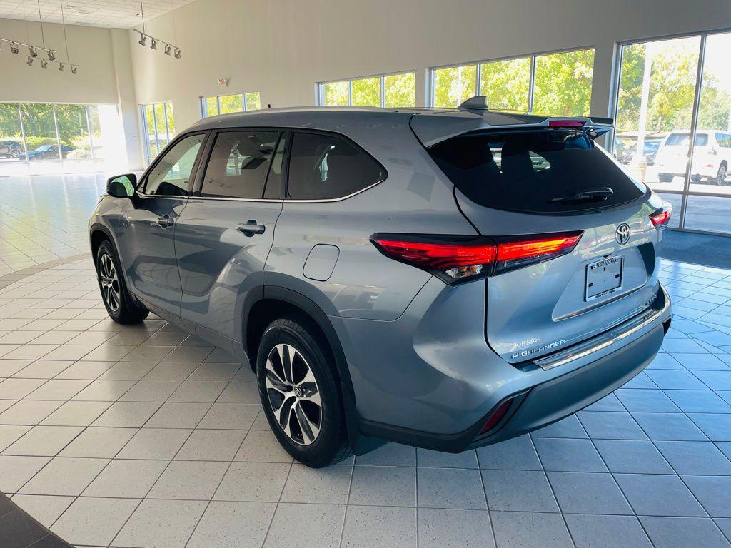 used 2020 Toyota Highlander car, priced at $27,488