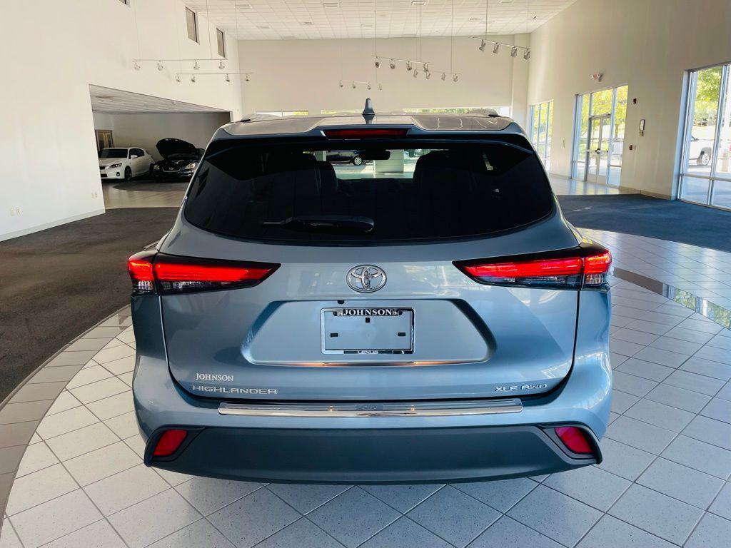 used 2020 Toyota Highlander car, priced at $27,488
