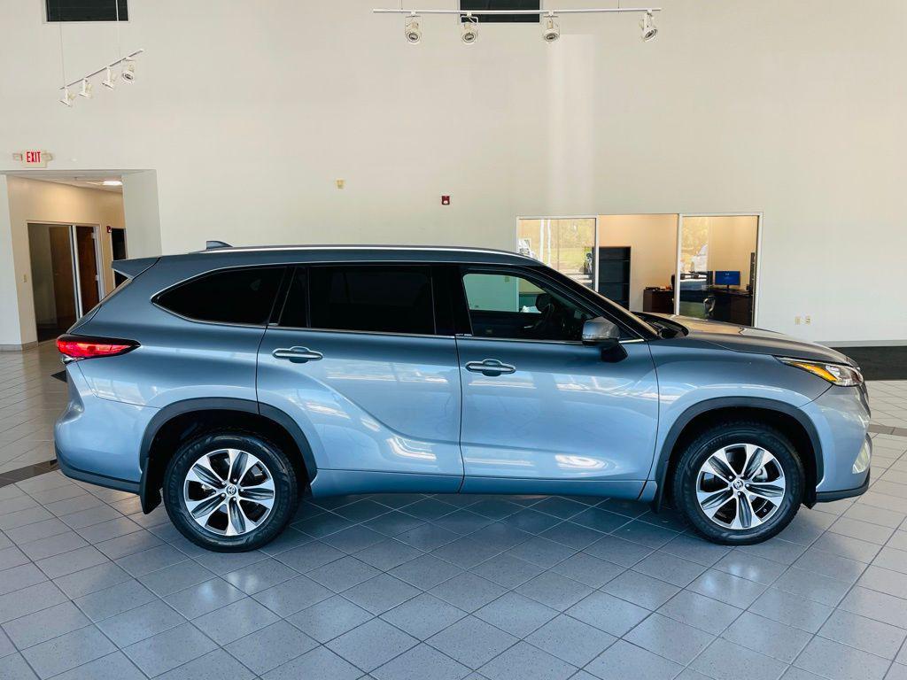 used 2020 Toyota Highlander car, priced at $27,488