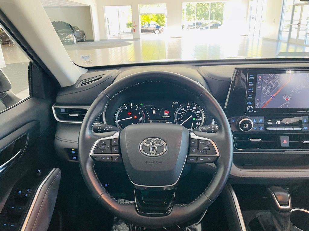 used 2020 Toyota Highlander car, priced at $27,488