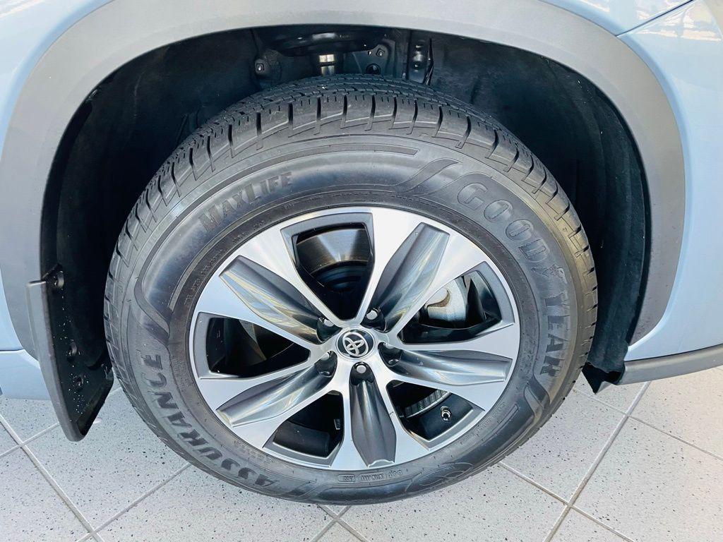 used 2020 Toyota Highlander car, priced at $27,488