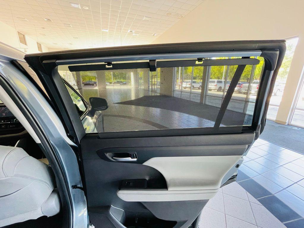 used 2020 Toyota Highlander car, priced at $27,488