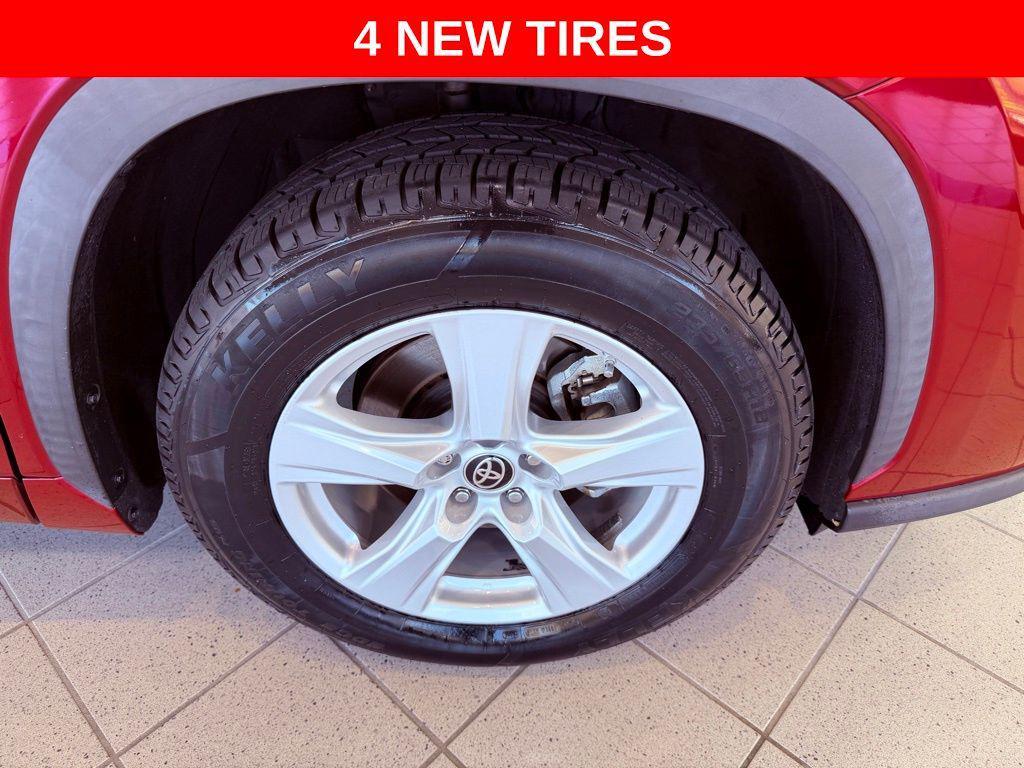 used 2021 Toyota Highlander car, priced at $24,488