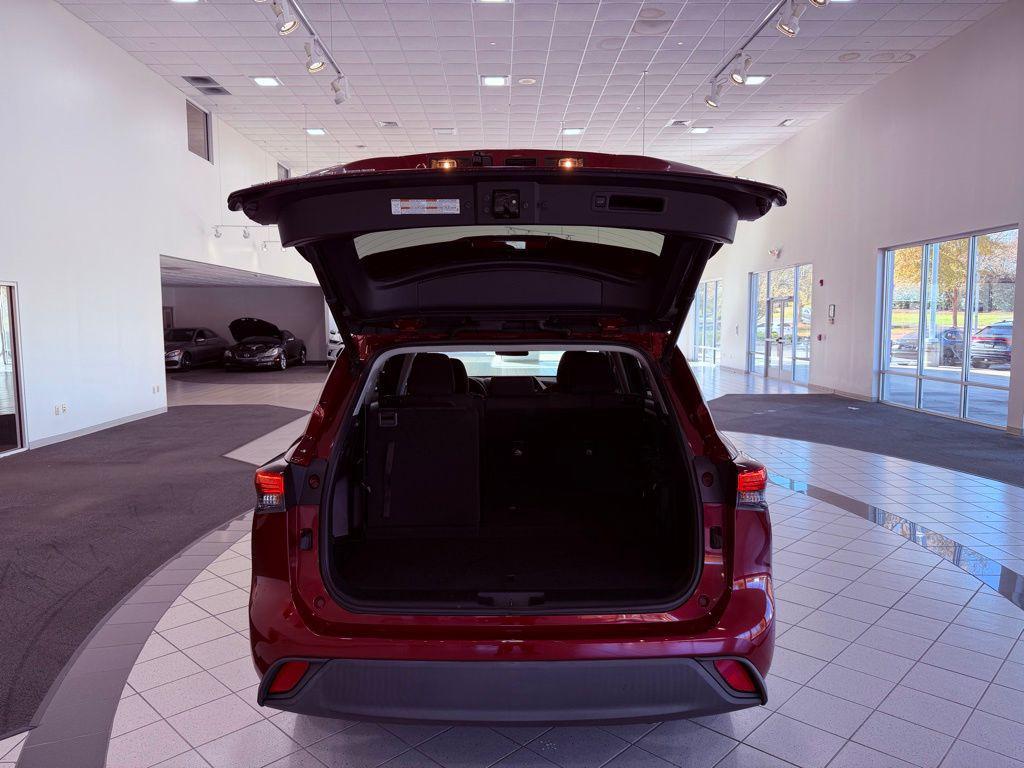used 2021 Toyota Highlander car, priced at $24,488