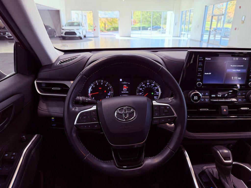 used 2021 Toyota Highlander car, priced at $24,488