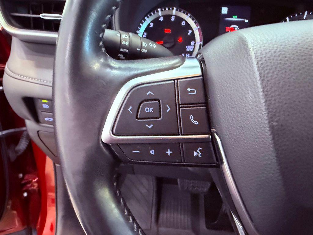 used 2021 Toyota Highlander car, priced at $24,488