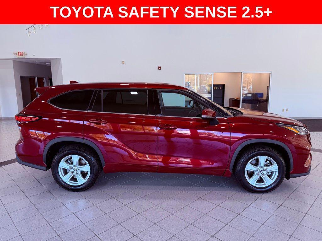 used 2021 Toyota Highlander car, priced at $24,488