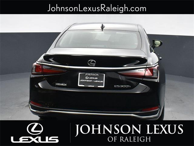 new 2025 Lexus ES 300h car, priced at $50,379