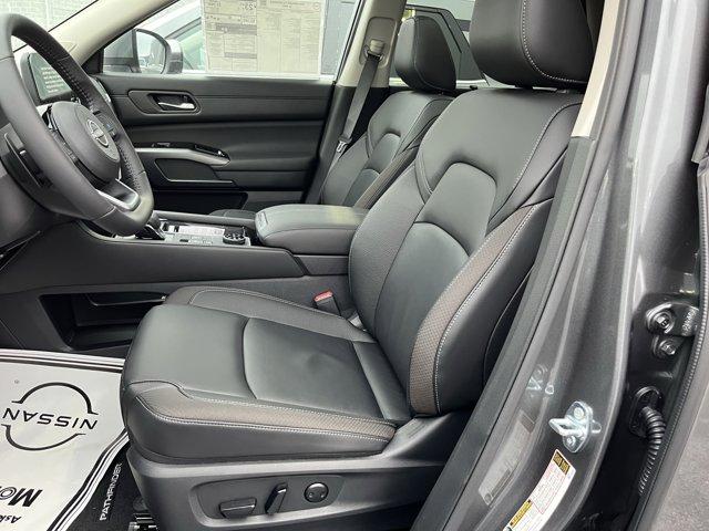 new 2025 Nissan Pathfinder car, priced at $40,900