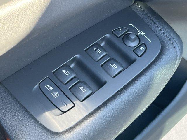used 2021 Volvo XC60 car, priced at $28,800