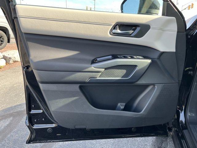 new 2025 Nissan Pathfinder car, priced at $41,500