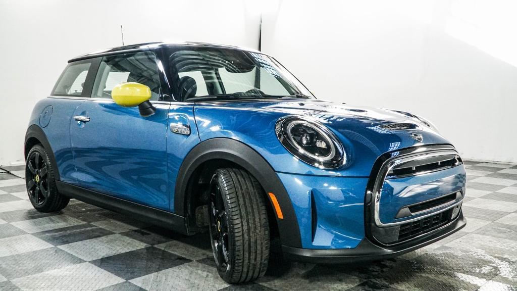 used 2024 MINI SE Hardtop car, priced at $27,200