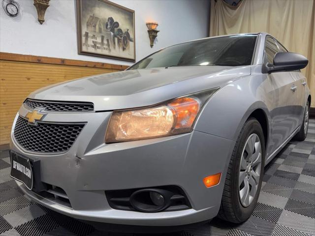 used 2013 Chevrolet Cruze car, priced at $6,500