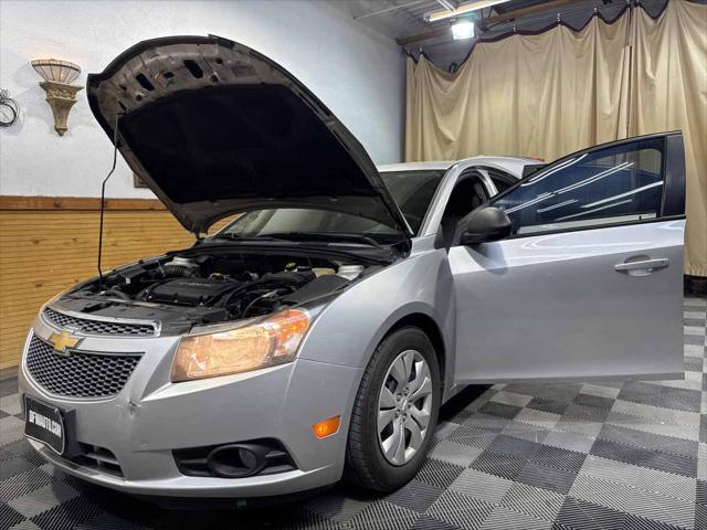 used 2013 Chevrolet Cruze car, priced at $6,500