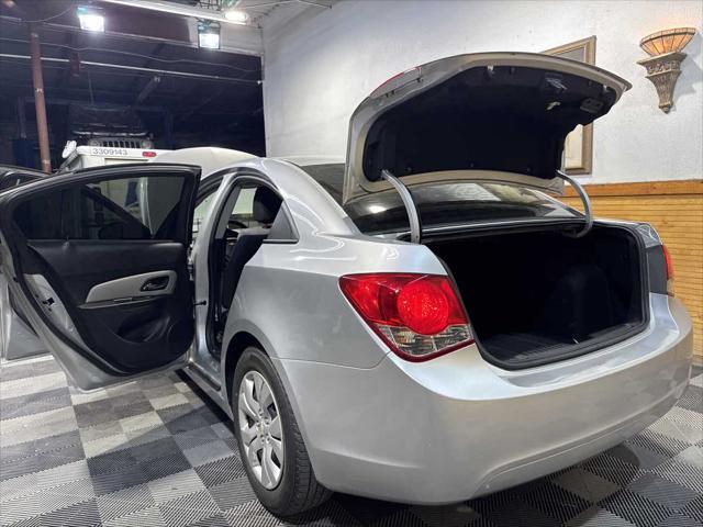used 2013 Chevrolet Cruze car, priced at $6,500