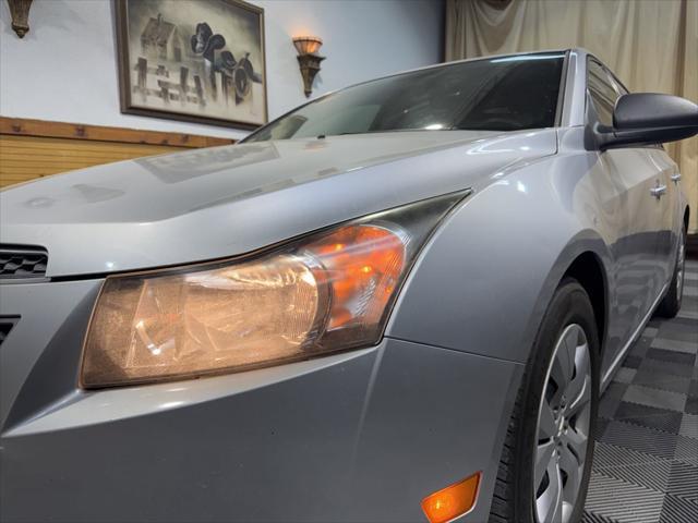 used 2013 Chevrolet Cruze car, priced at $6,500