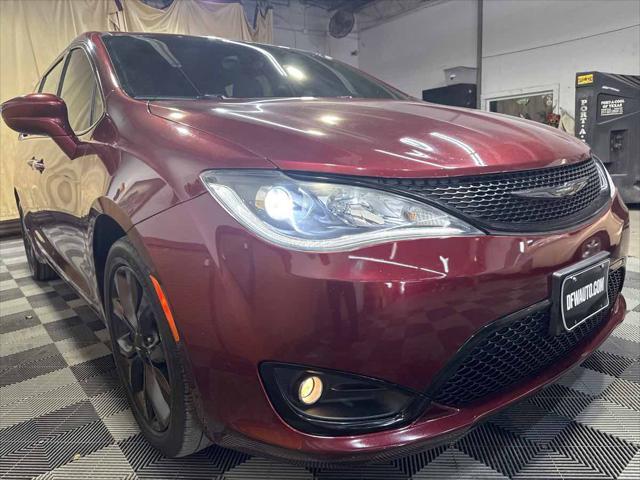 used 2018 Chrysler Pacifica car, priced at $15,500