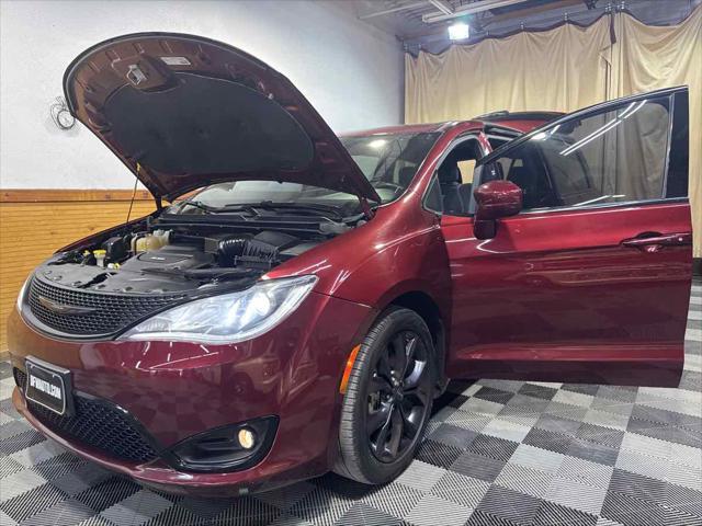 used 2018 Chrysler Pacifica car, priced at $15,500