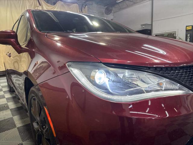 used 2018 Chrysler Pacifica car, priced at $15,500