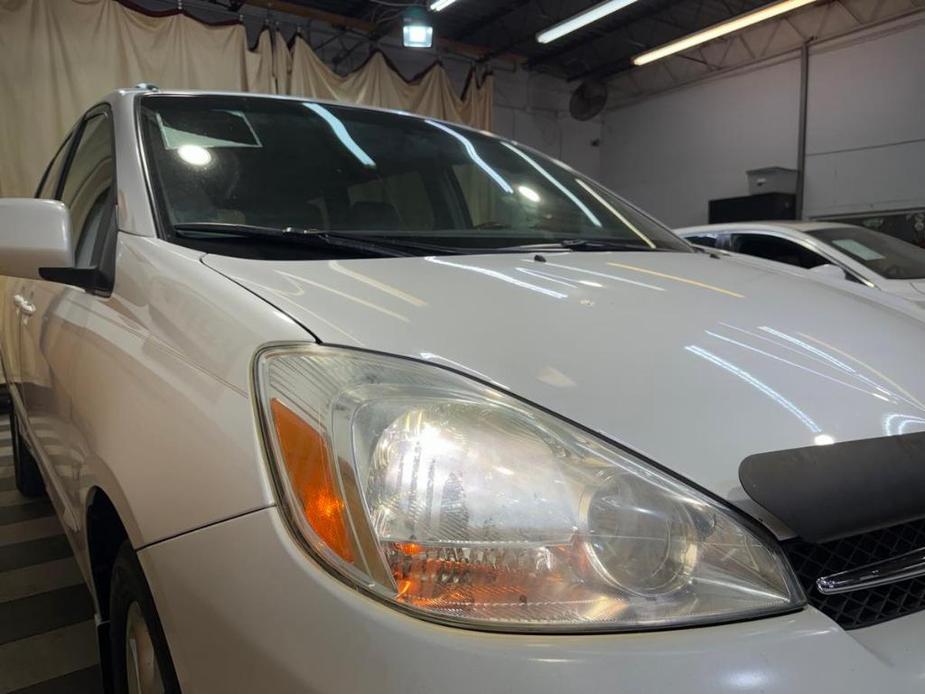 used 2005 Toyota Sienna car, priced at $7,500