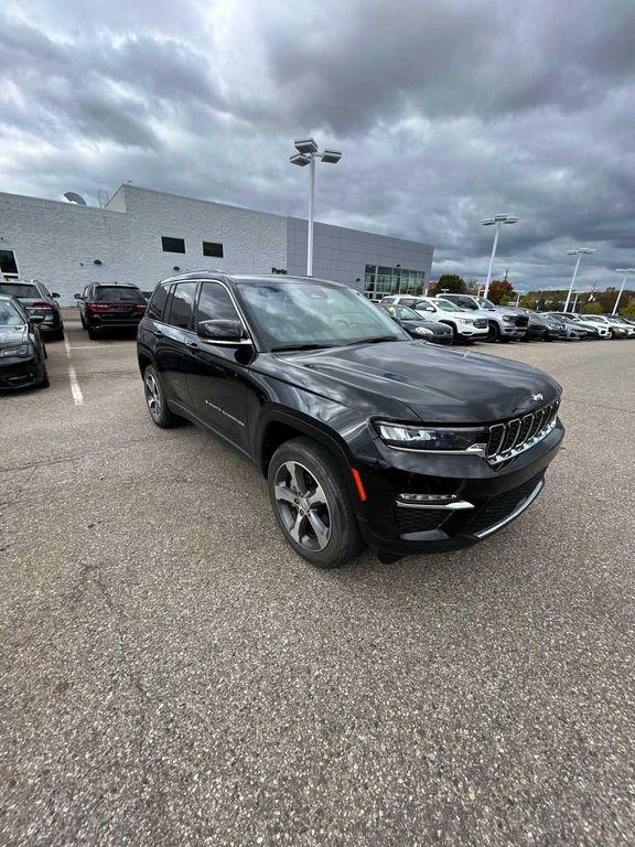 used 2023 Jeep Grand Cherokee car, priced at $33,123
