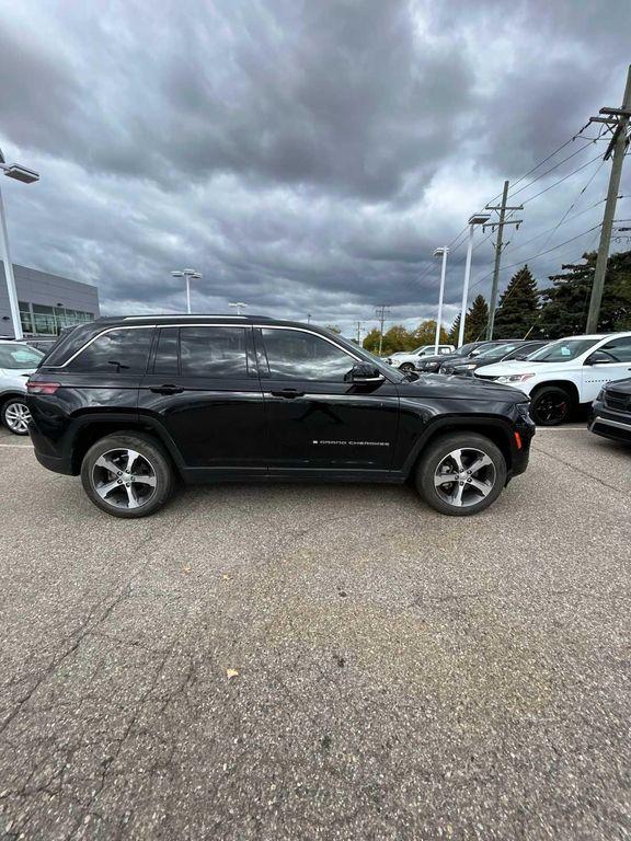 used 2023 Jeep Grand Cherokee car, priced at $33,123