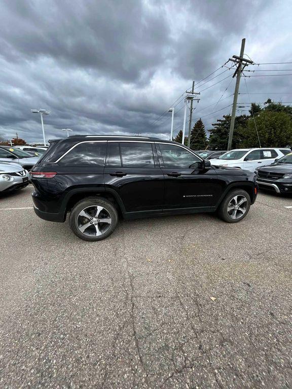 used 2023 Jeep Grand Cherokee car, priced at $33,123