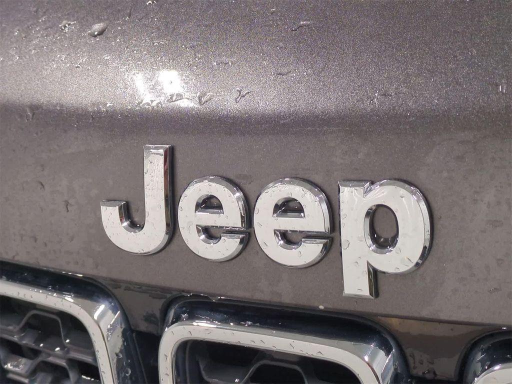 used 2021 Jeep Grand Cherokee car, priced at $23,525