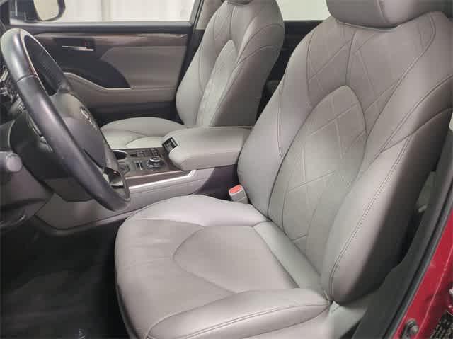 used 2022 Toyota Highlander car, priced at $38,263