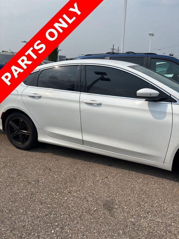 used 2015 Chrysler 200 car, priced at $500