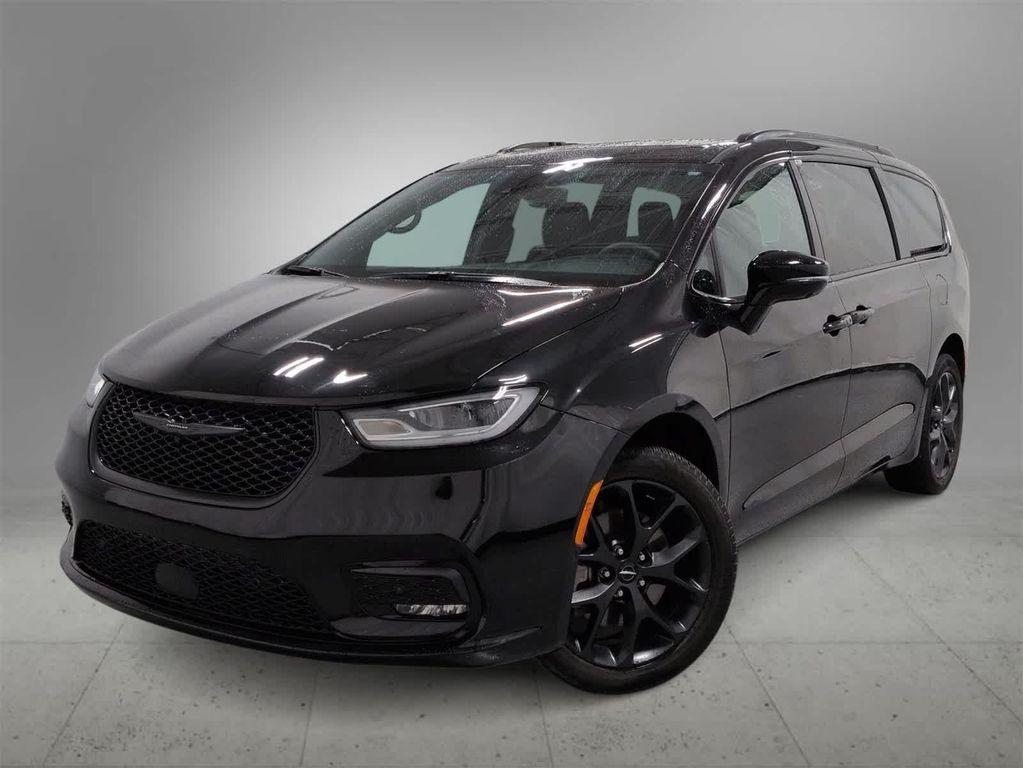 used 2023 Chrysler Pacifica car, priced at $39,221