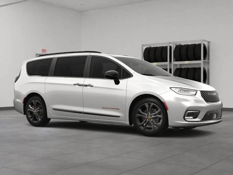 new 2024 Chrysler Pacifica car, priced at $44,334