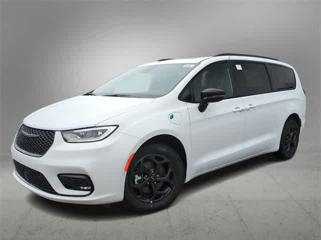 new 2024 Chrysler Pacifica Hybrid car, priced at $57,074