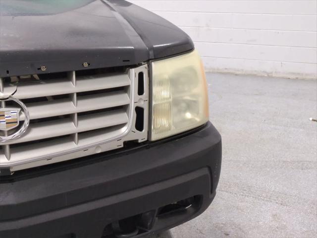 used 2004 Cadillac Escalade car, priced at $2,795