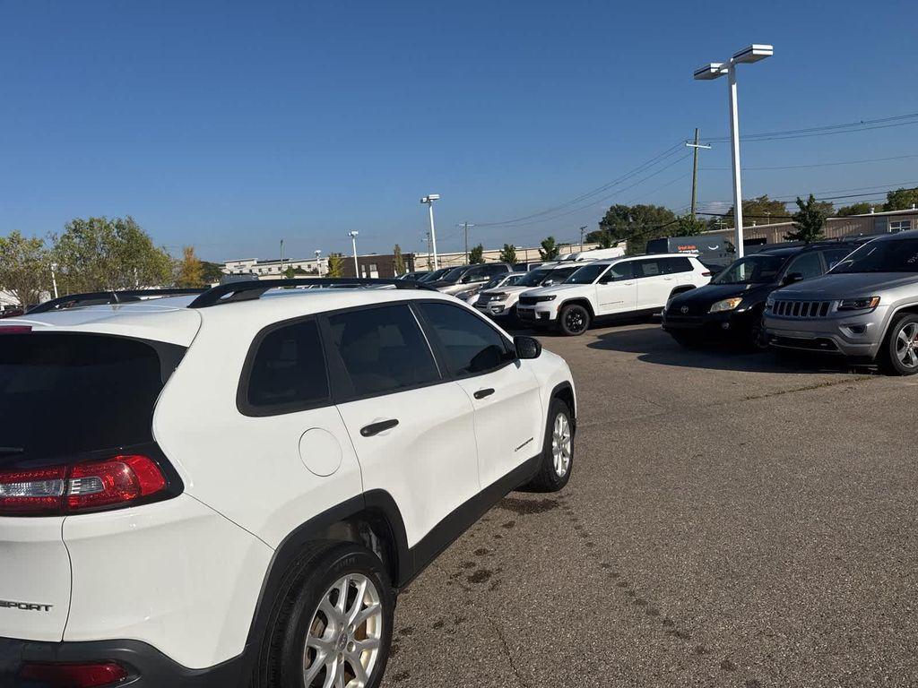 used 2016 Jeep Cherokee car, priced at $11,967