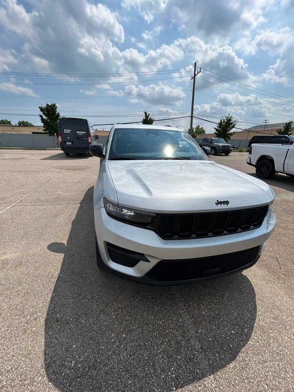 used 2023 Jeep Grand Cherokee car, priced at $32,180