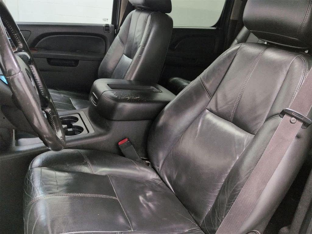 used 2011 Chevrolet Suburban car, priced at $3,500