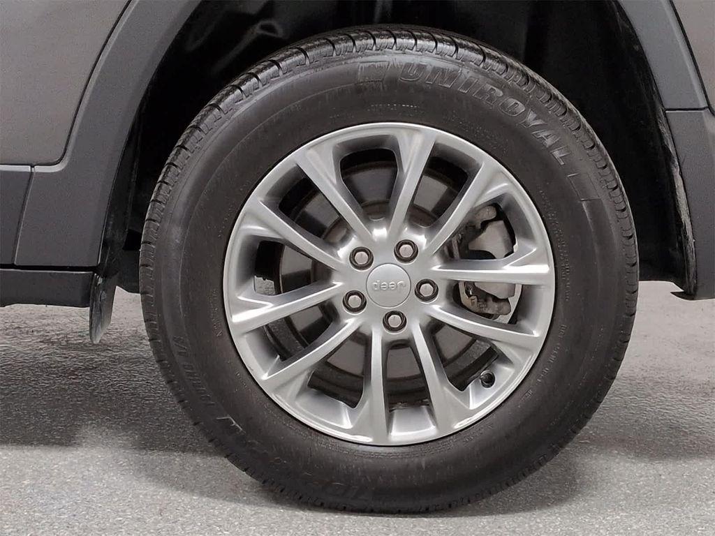 used 2021 Jeep Cherokee car, priced at $19,403