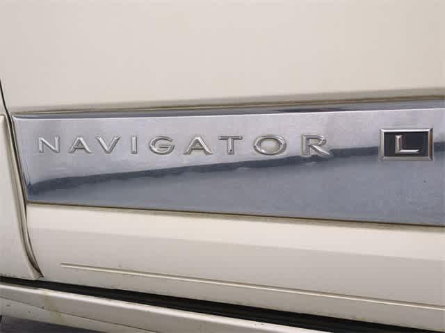 used 2007 Lincoln Navigator car, priced at $2,756