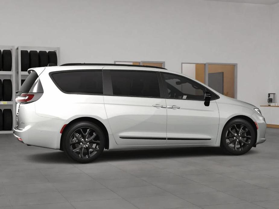 new 2024 Chrysler Pacifica Hybrid car, priced at $56,324