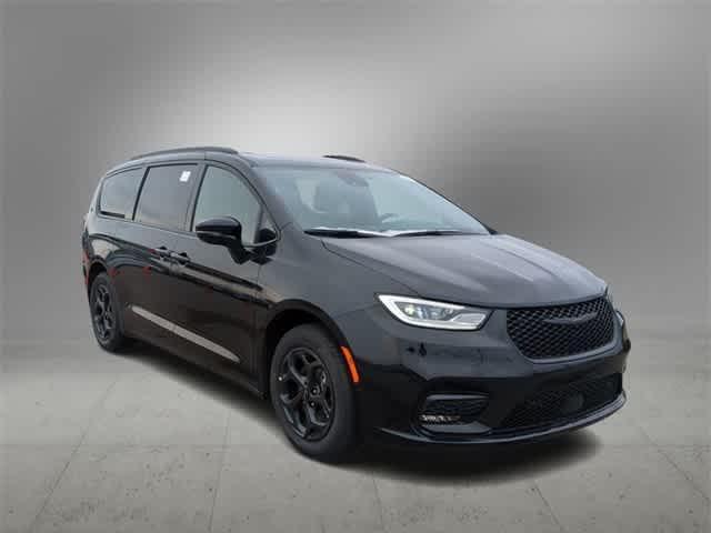 new 2024 Chrysler Pacifica Hybrid car, priced at $56,324