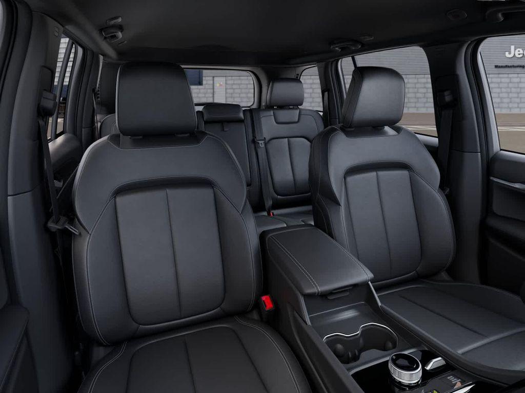 new 2025 Jeep Grand Cherokee car, priced at $47,808