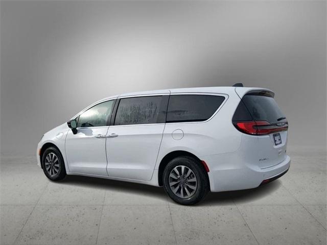 new 2024 Chrysler Pacifica Hybrid car, priced at $48,294