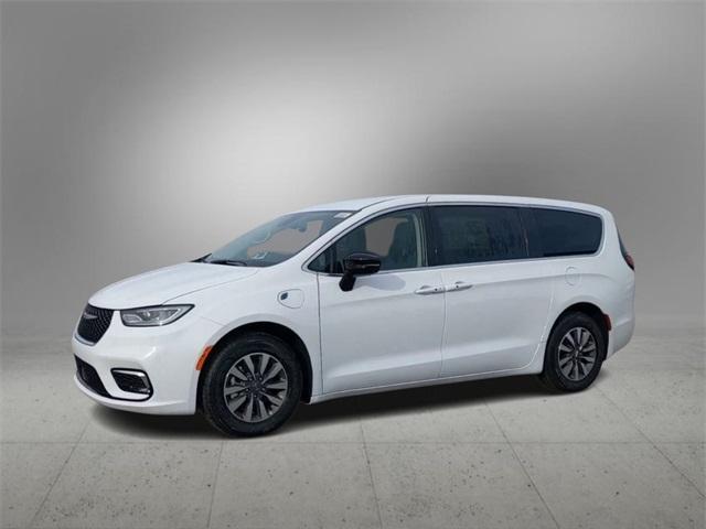 new 2024 Chrysler Pacifica Hybrid car, priced at $48,294