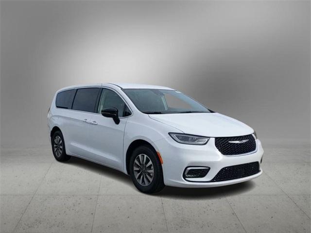 new 2024 Chrysler Pacifica Hybrid car, priced at $48,294