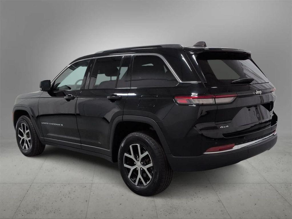 used 2024 Jeep Grand Cherokee car, priced at $32,998